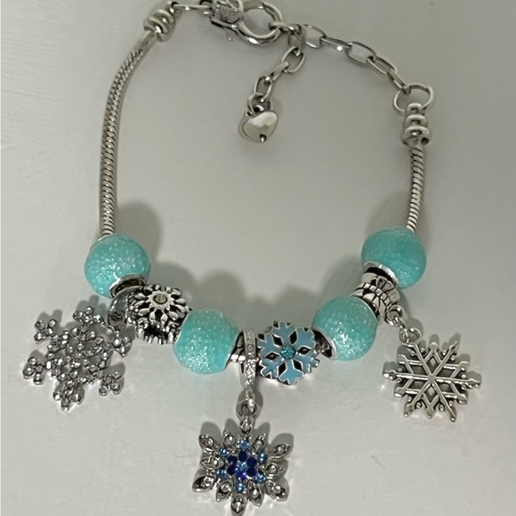 Snowflake Charm Bracelet Holiday Winter Wonderland jewelry Christmas gift - Picture 3 of 6